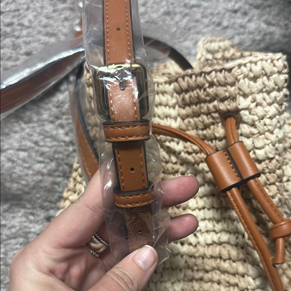 Pink Lily Tan and Cream Crossbody Bag with Intricate Design - Picture 2 of 4
